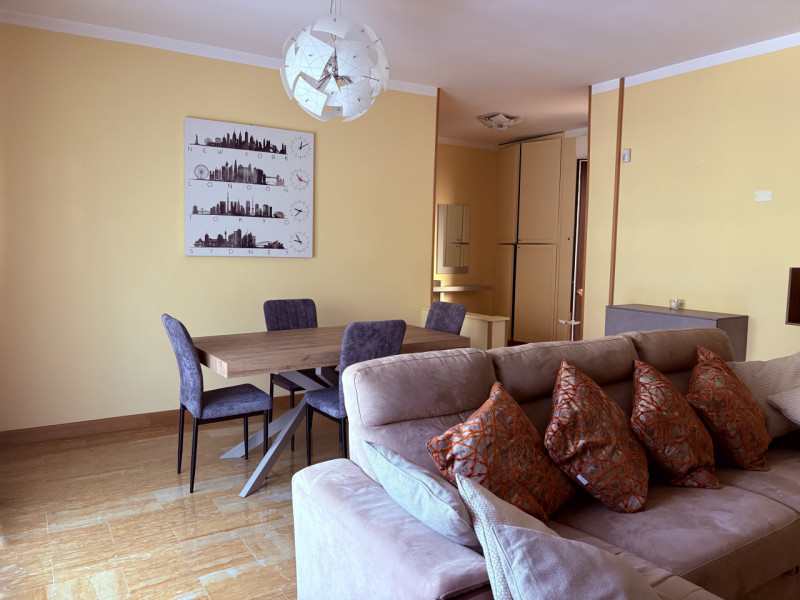 VIA PERTILE - NO STUDENTI , SOLO ALTAMENTE REFERENZIATI AFFITTASI APPARTAMENTO IN STABILE SIGNORI...