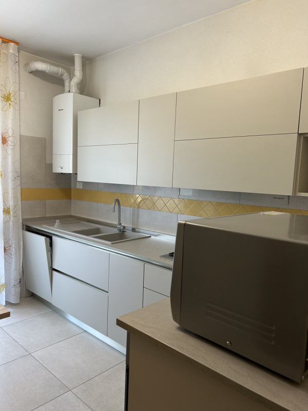 VIA PERTILE - NO STUDENTI , SOLO ALTAMENTE REFERENZIATI AFFITTASI APPARTAMENTO IN STABILE SIGNORI...