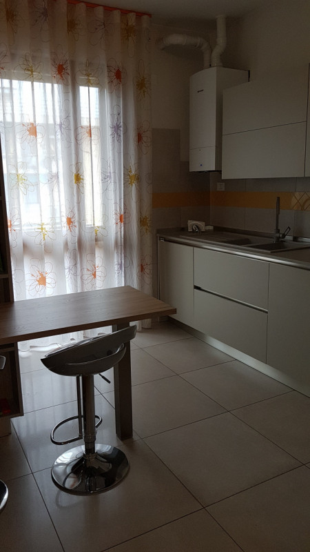 VIA PERTILE - NO STUDENTI , SOLO ALTAMENTE REFERENZIATI AFFITTASI APPARTAMENTO LIBERO DAL 01/04/2...