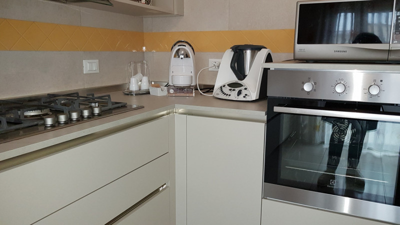 VIA PERTILE - NO STUDENTI , SOLO ALTAMENTE REFERENZIATI AFFITTASI APPARTAMENTO IN STABILE SIGNORI...