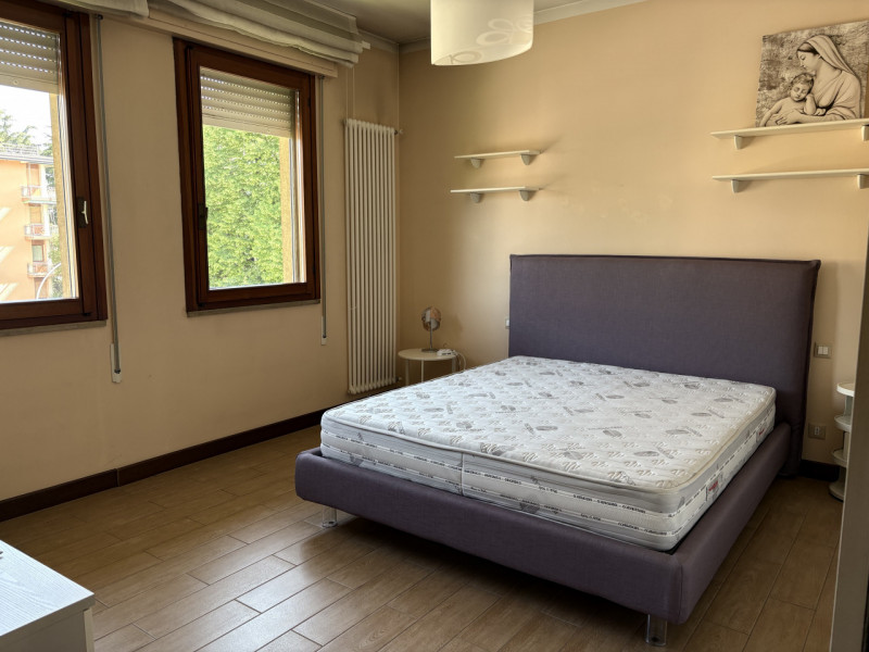 VIA PERTILE - NO STUDENTI , SOLO ALTAMENTE REFERENZIATI AFFITTASI APPARTAMENTO IN STABILE SIGNORI...