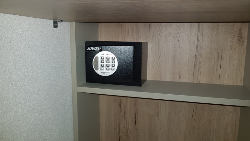 VIA PERTILE - NO STUDENTI , SOLO ALTAMENTE REFERENZIATI AFFITTASI APPARTAMENTO LIBERO DAL 01/04/2...