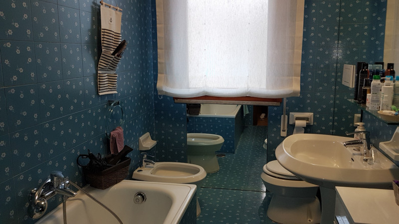 VIA PERTILE - NO STUDENTI , SOLO ALTAMENTE REFERENZIATI AFFITTASI APPARTAMENTO LIBERO DAL 01/04/2...