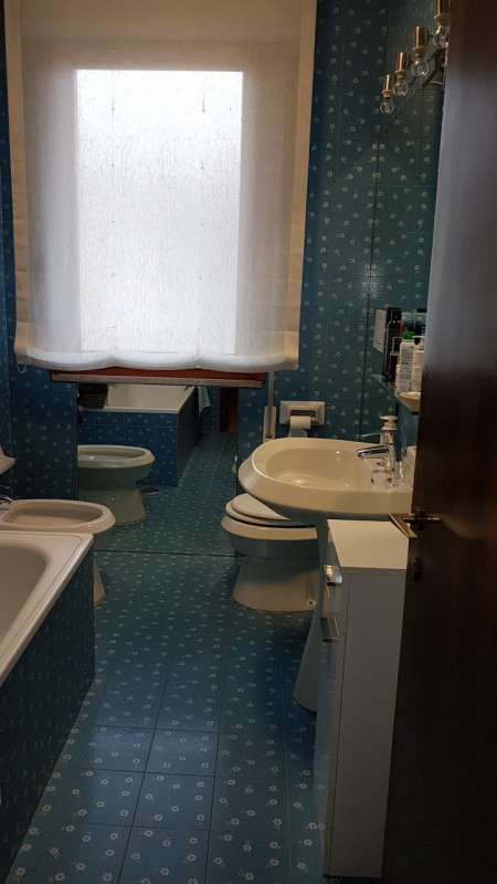 VIA PERTILE - NO STUDENTI , SOLO ALTAMENTE REFERENZIATI AFFITTASI APPARTAMENTO IN STABILE SIGNORI...