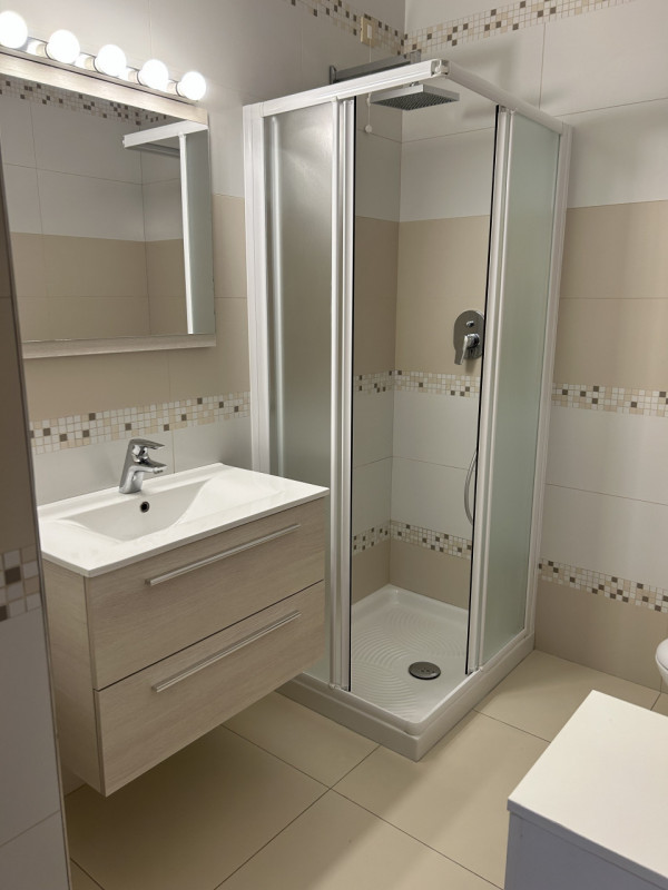 VIA PERTILE - NO STUDENTI , SOLO ALTAMENTE REFERENZIATI AFFITTASI APPARTAMENTO IN STABILE SIGNORI...