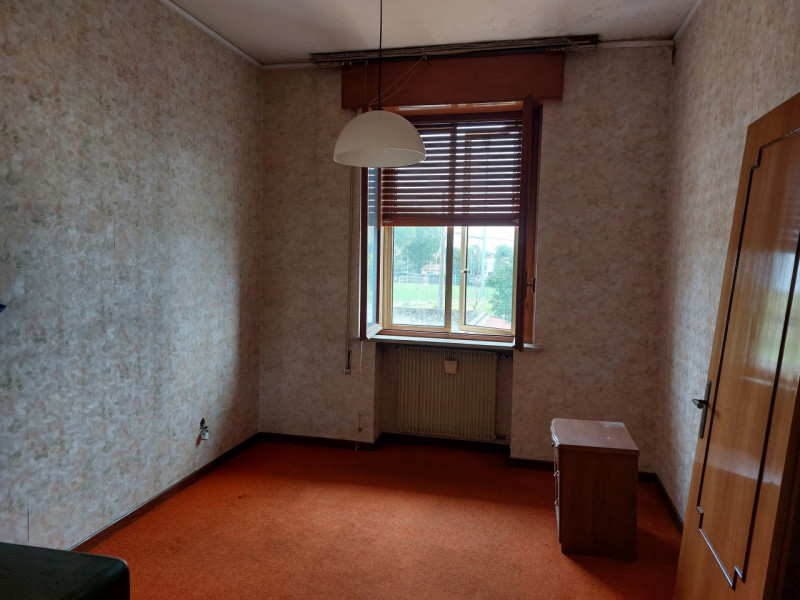 A Spresiano (TV), proponiamo in vendita casa singola da ristrutturare di 400 metri quadrati circa...