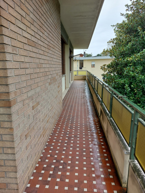 A Spresiano (TV), proponiamo in vendita casa singola da ristrutturare di 400 metri quadrati circa...