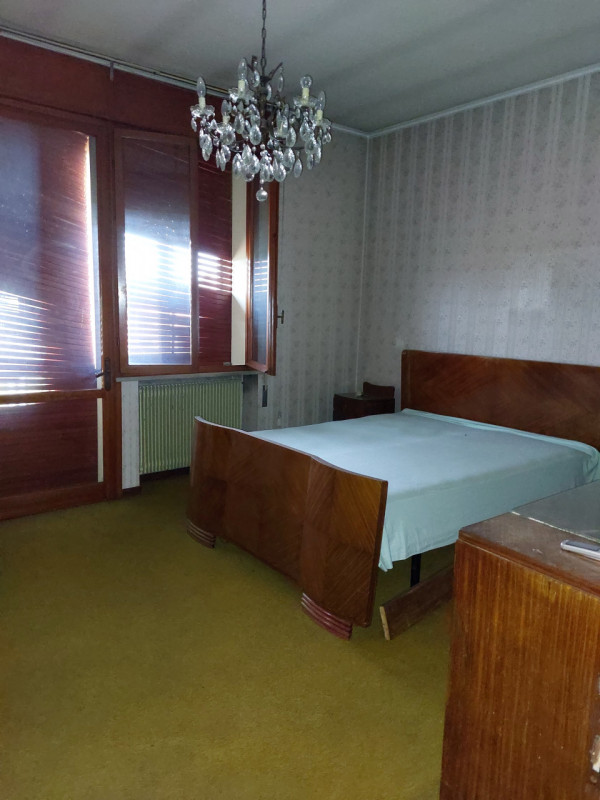 A Spresiano (TV), proponiamo in vendita casa singola da ristrutturare di 400 metri quadrati circa...