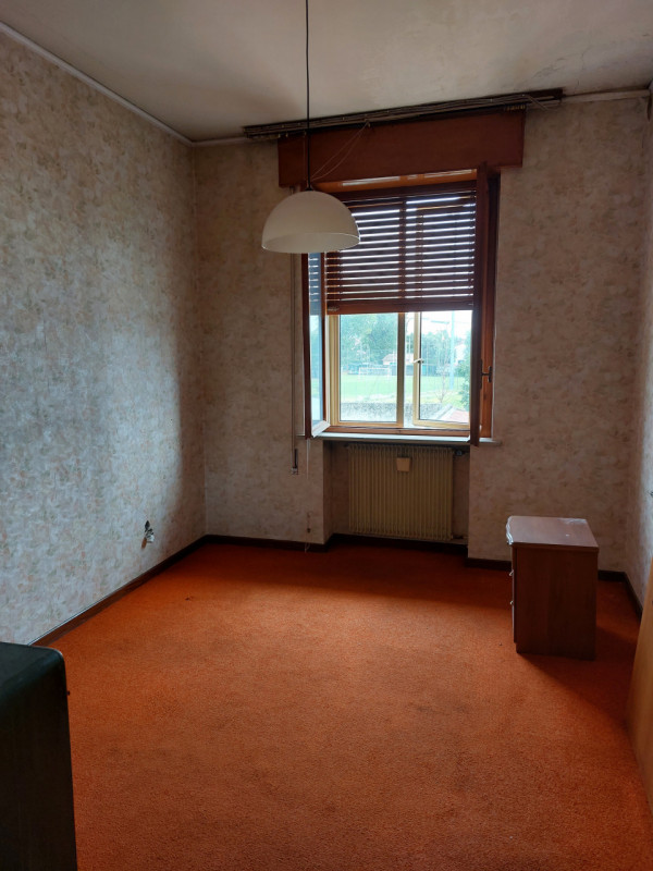 A Spresiano (TV), proponiamo in vendita casa singola da ristrutturare di 400 metri quadrati circa...