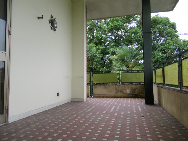 A Spresiano (TV), proponiamo in vendita casa singola da ristrutturare di 400 metri quadrati circa...