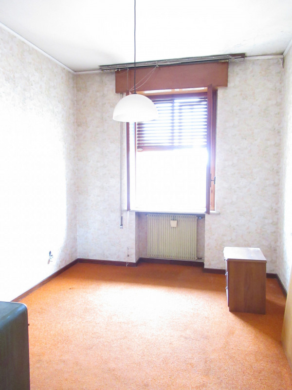 A Spresiano (TV), proponiamo in vendita casa singola da ristrutturare di 400 metri quadrati circa...