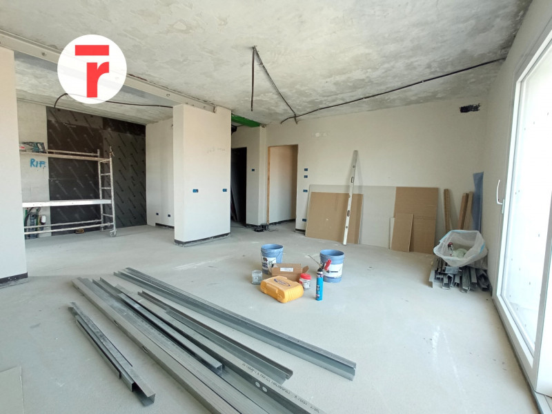 Comune di Limena, zona servita alle porte di Padova:
Condominio di poche unità abitative, realizz...