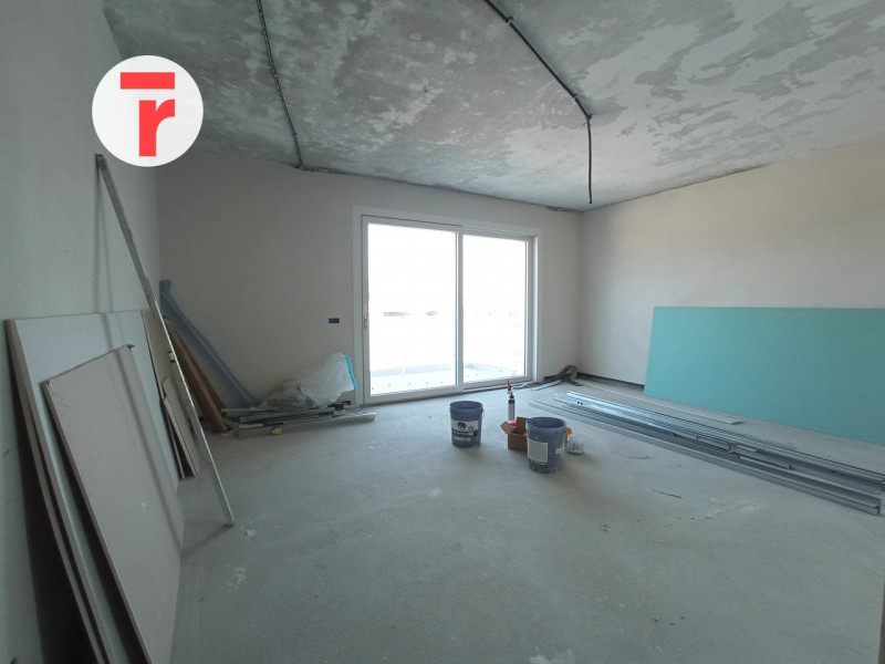 Comune di Limena, zona servita alle porte di Padova:
Condominio di poche unità abitative, realizz...