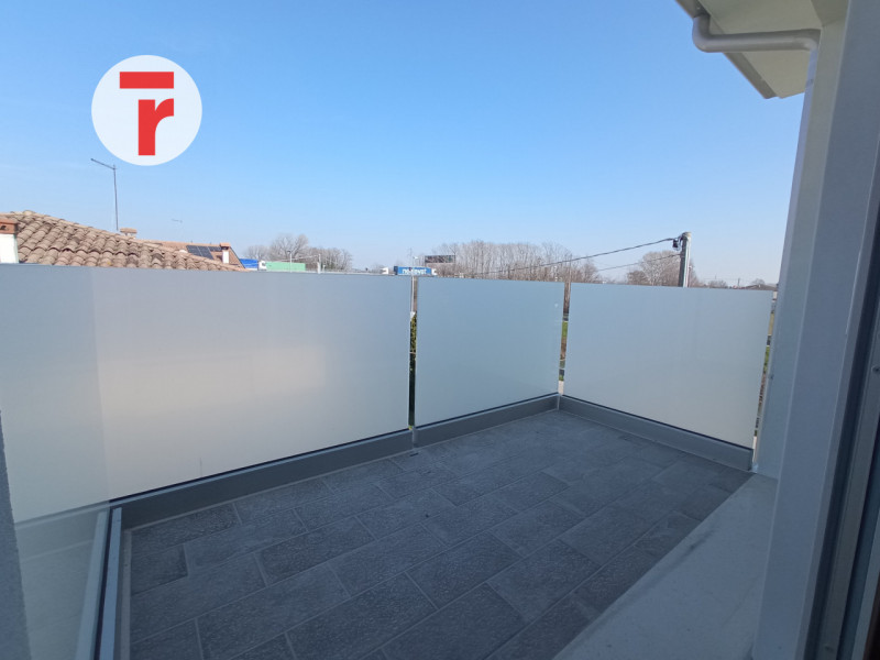 Comune di Limena, zona servita alle porte di Padova:
Condominio di poche unità abitative, realizz...