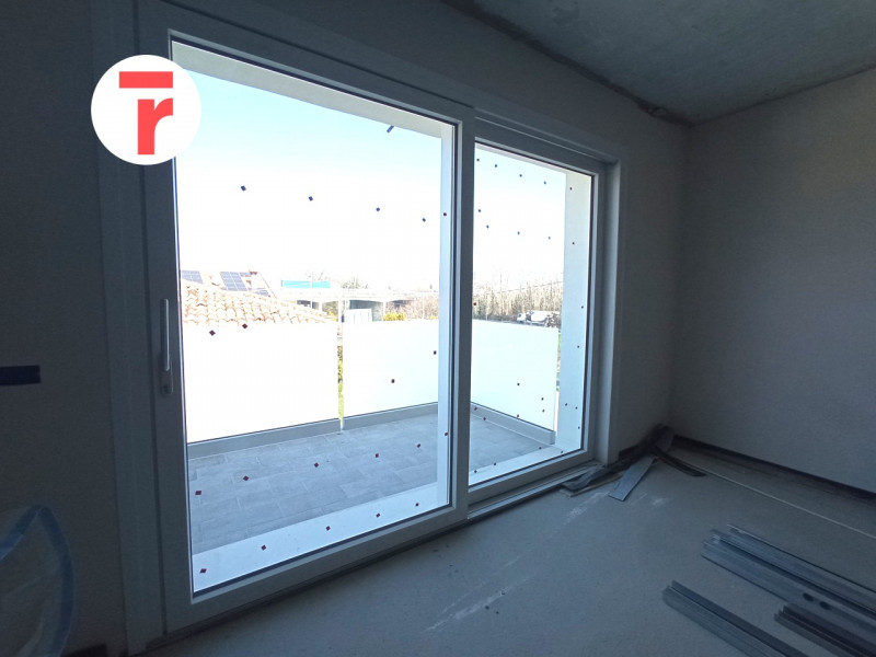 Comune di Limena, zona servita alle porte di Padova:
Condominio di poche unità abitative, realizz...