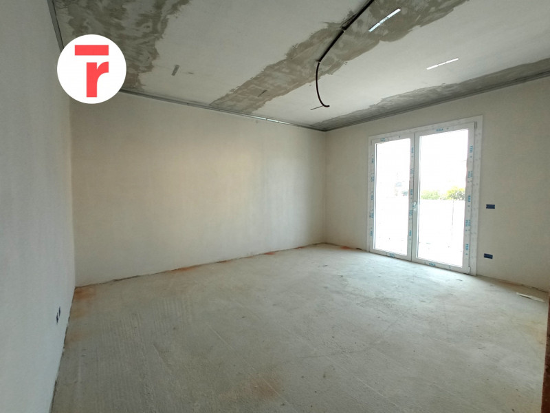 Comune di Limena, zona servita alle porte di Padova:
Condominio di poche unità abitative, realizz...