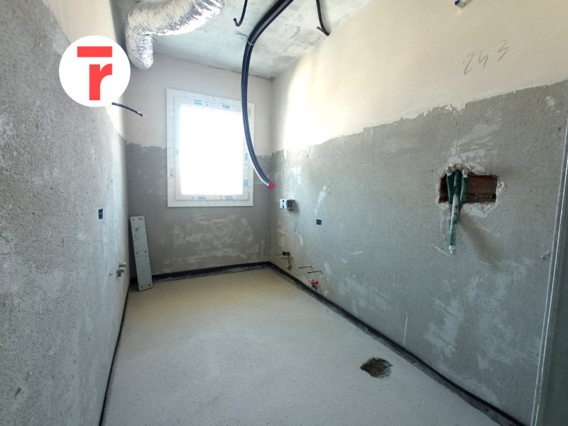 Comune di Limena, zona servita alle porte di Padova:
Condominio di poche unità abitative, realizz...