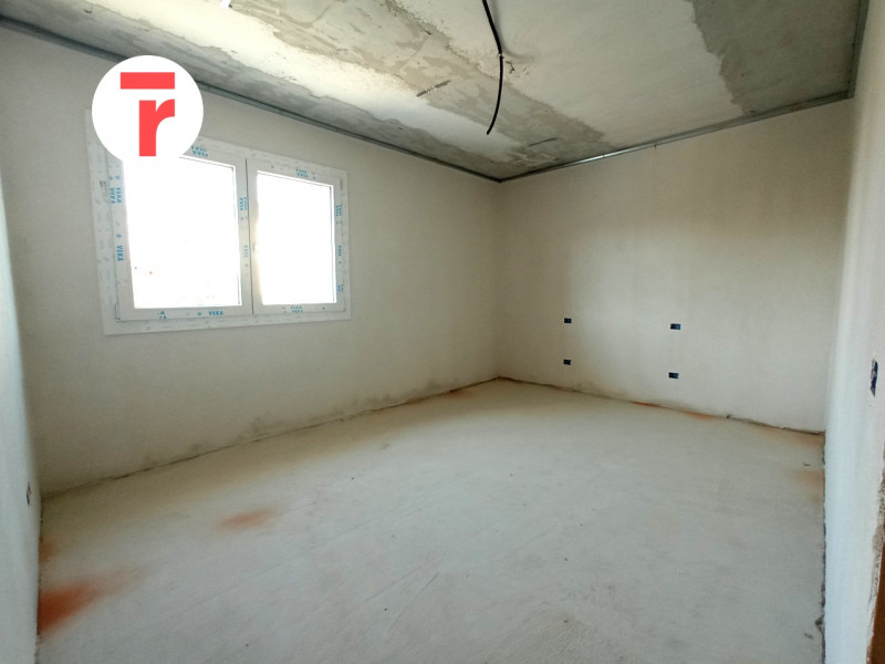 Comune di Limena, zona servita alle porte di Padova:
Condominio di poche unità abitative, realizz...