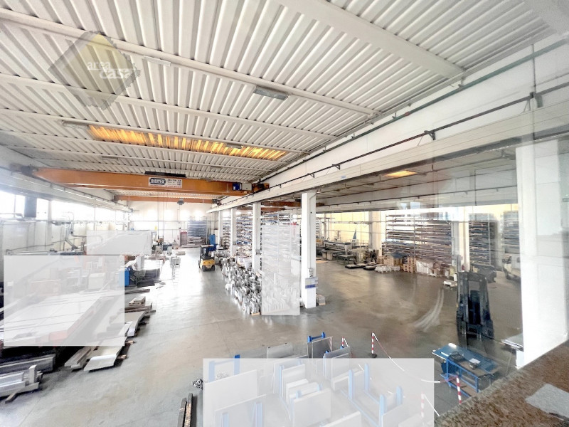 Immobile produttivo con destinazione artigianale industriale dotato di uffici e servizi.
Altezza ...