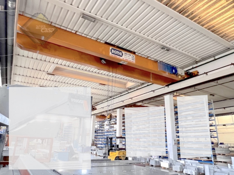 Immobile produttivo con destinazione artigianale industriale dotato di uffici e servizi.
Altezza ...