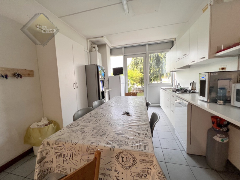 Immobile produttivo con destinazione artigianale industriale dotato di uffici e servizi.
Altezza ...