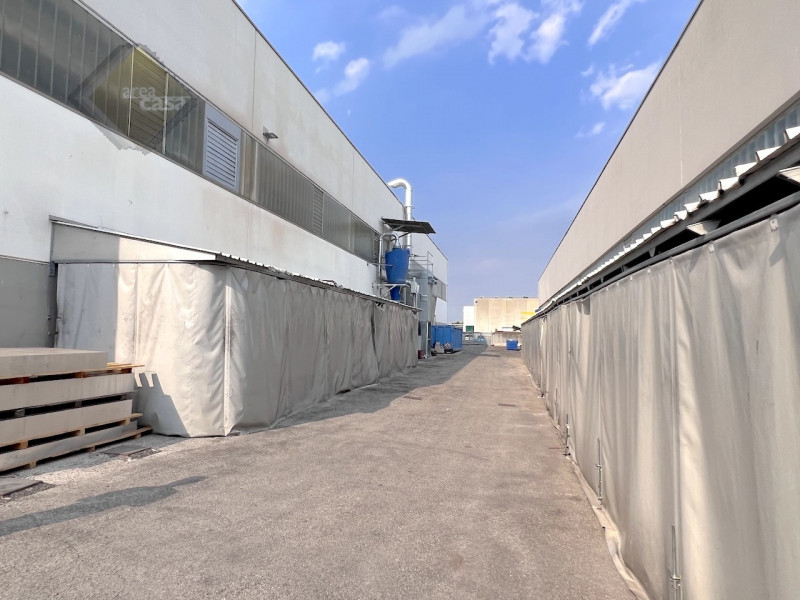 Immobile produttivo con destinazione artigianale industriale dotato di uffici e servizi.
Altezza ...