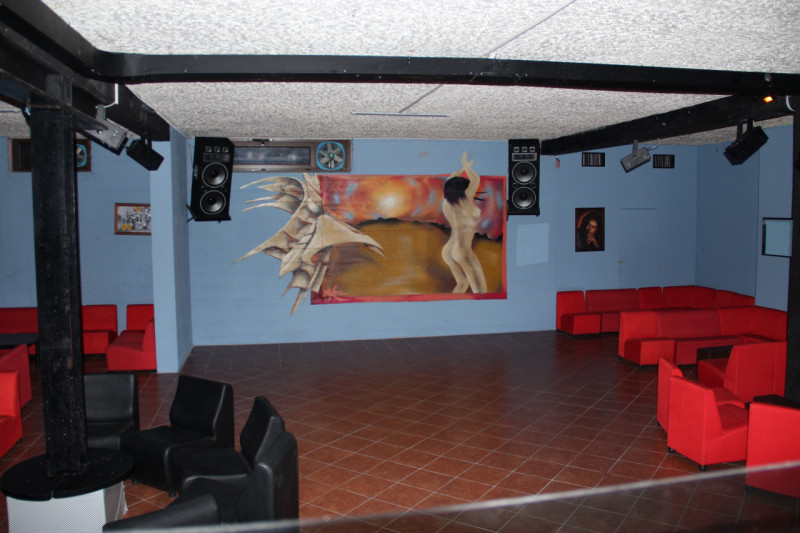 PREZZO ECCEZIONALE!! DISCO - BAR - RISTORANTE - PIZZERIA CON ABITAZIONE TRICAMERE E AMPIA AREA ES...