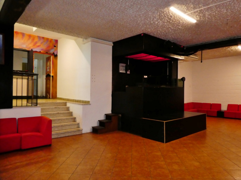 PREZZO ECCEZIONALE!! DISCO - BAR - RISTORANTE - PIZZERIA CON ABITAZIONE TRICAMERE E AMPIA AREA ES...