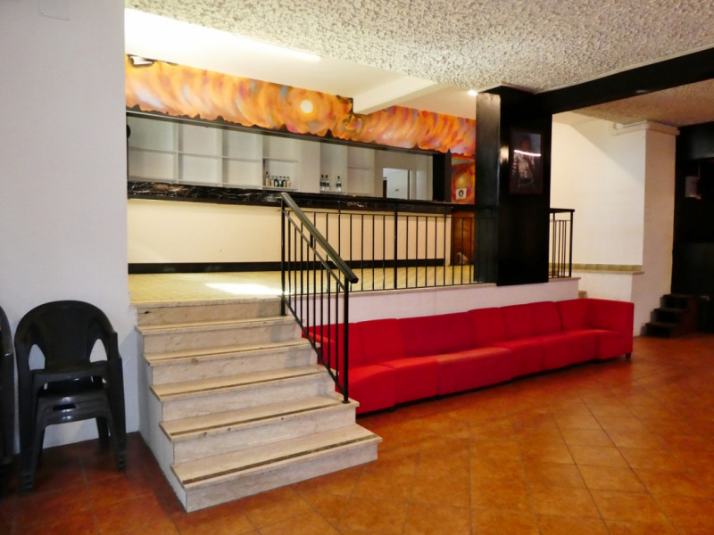 PREZZO ECCEZIONALE!! DISCO - BAR - RISTORANTE - PIZZERIA CON ABITAZIONE TRICAMERE E AMPIA AREA ES...