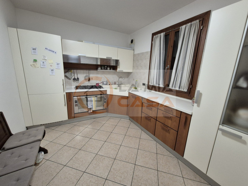 LEGNARO - In quartiere residenziale, vicino al centro paese e a raggiungere l'Università anche a ...