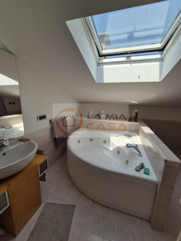 LEGNARO - In quartiere residenziale, vicino al centro paese e a raggiungere l'Università anche a ...