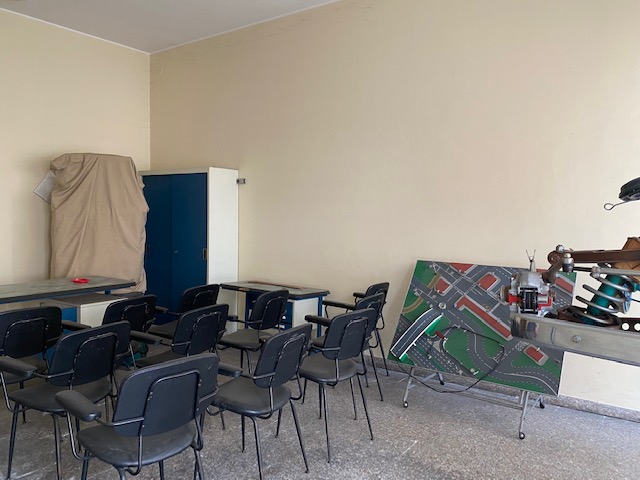 Vi proponiamo un negozio in pieno centro a Pontelongo in una zona con visibilità fronte strada.

...