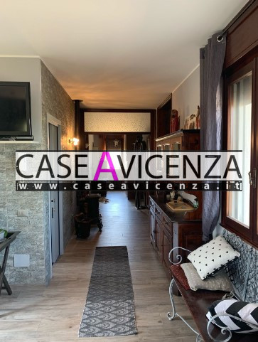 MONTEGALDELLA - C.E.G.- Questa splendida casa contemporanea si trova nel Paese di Montegaldella, ...