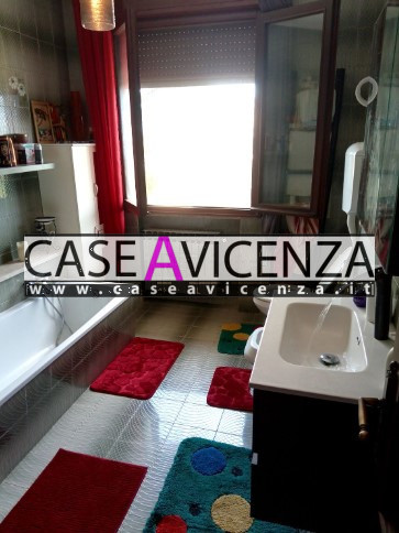 MONTEGALDELLA - C.E.G.- Questa splendida casa contemporanea si trova nel Paese di Montegaldella, ...