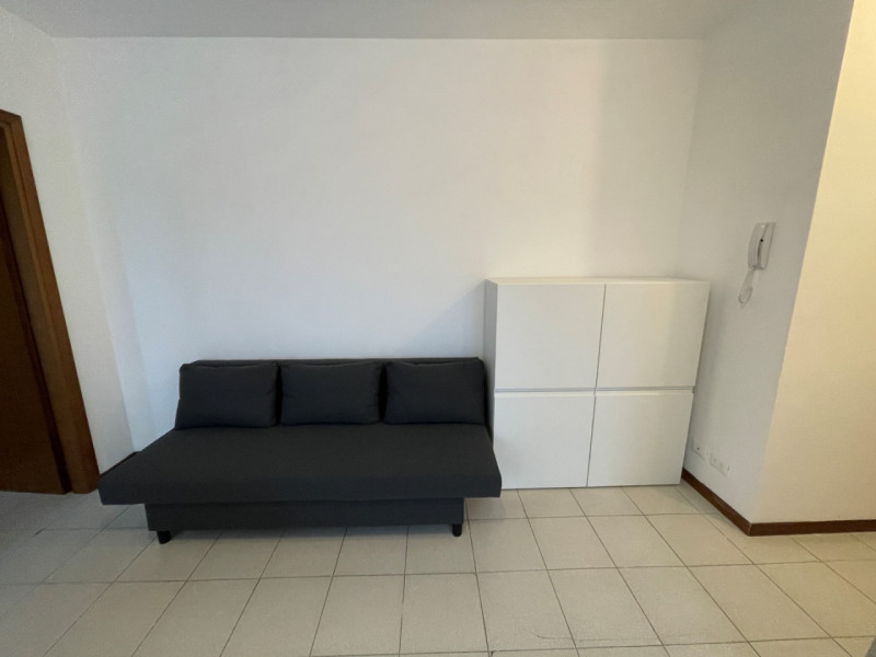 VICENZA EST: MINI APPARTAMENTO CON TERRAZZA ABITABILE E POSTO AUTO. SI VENDE LOCATO PER INVESTIME...