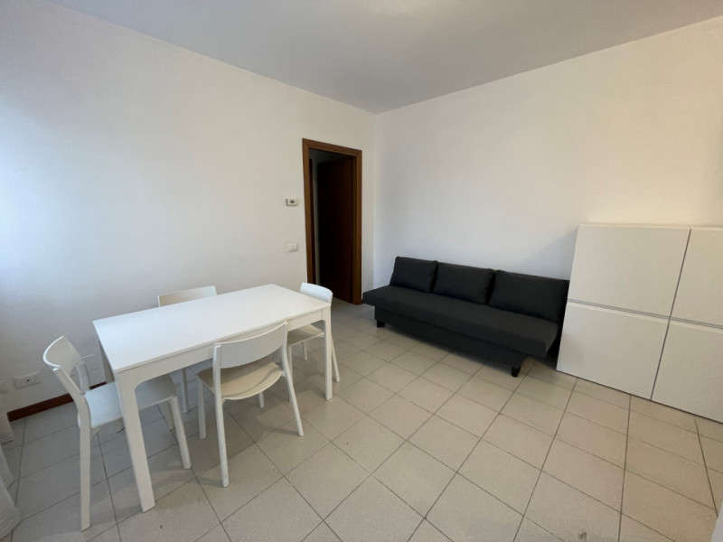 VICENZA EST: MINI APPARTAMENTO CON TERRAZZA ABITABILE E POSTO AUTO. SI VENDE LOCATO PER INVESTIME...