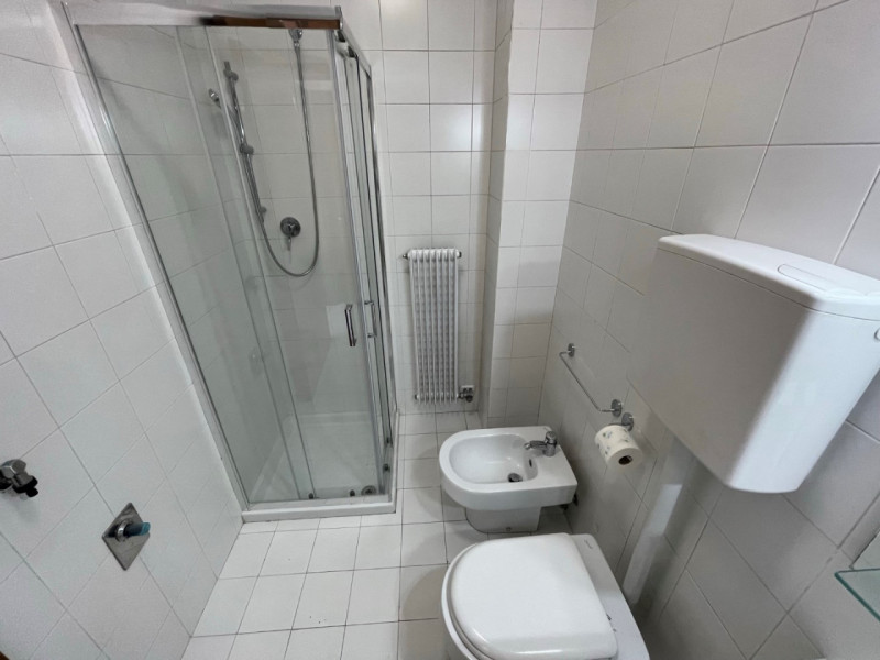 VICENZA EST: MINI APPARTAMENTO CON TERRAZZA ABITABILE E POSTO AUTO. SI VENDE LOCATO PER INVESTIME...