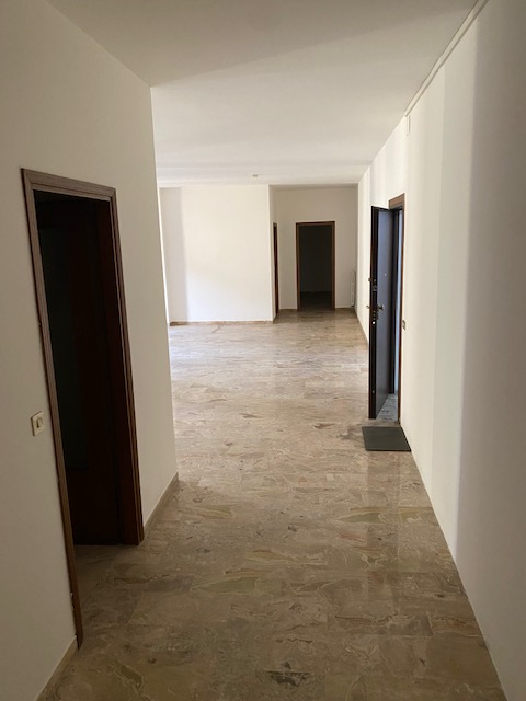 Oggi vi proponiamo un'intera palazzina cielo-terra situata tra le mura storiche di Piove di Sacco...