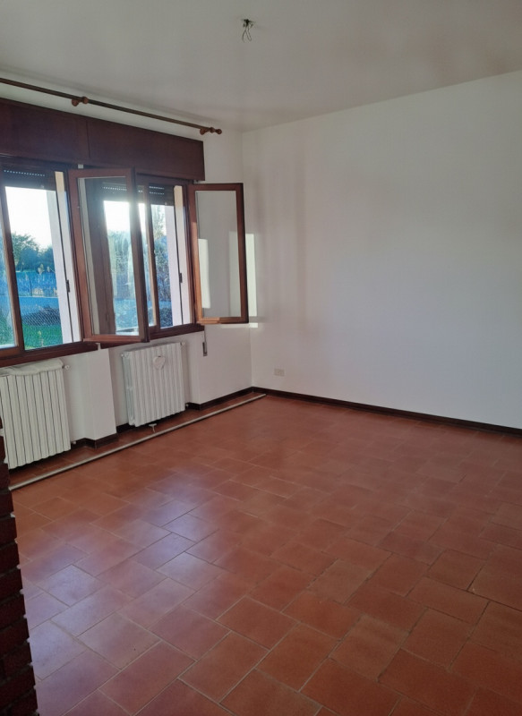 In zona Schiavonia, a pochi minuti in auto dal centro di Monselice e da Este, proponiamo in affit...