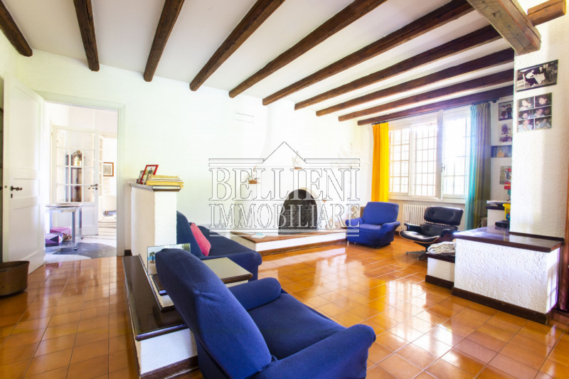 ZONA LAGHI: Alle porte della città di Vicenza, proponiamo una splendida villa singola. Questa sol...