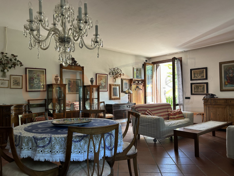 TEOLO - fraz. Treponti: proponiamo in vendita un'interessante porzione di bifamiliare. Situata ai...