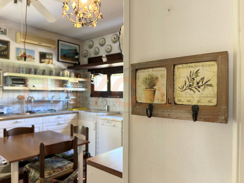 TEOLO - fraz. Treponti: proponiamo in vendita un'interessante porzione di bifamiliare. Situata ai...