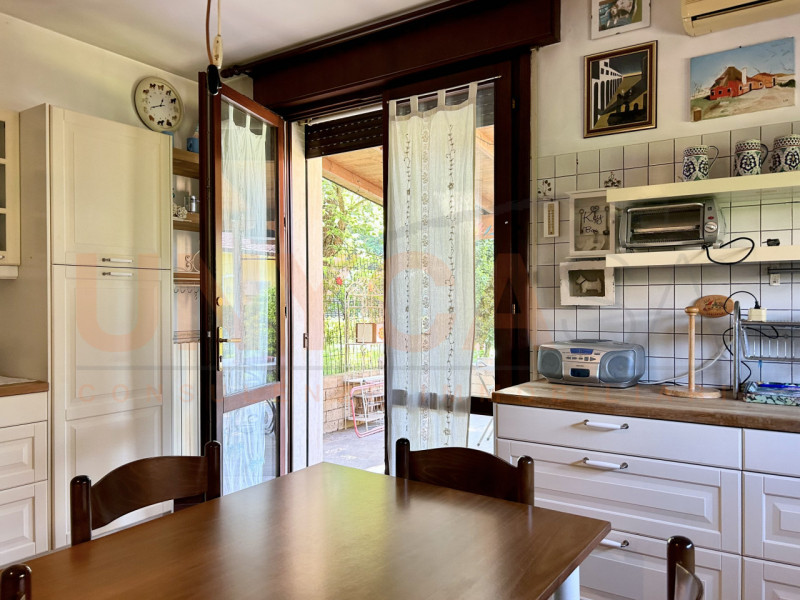 TEOLO - fraz. Treponti: proponiamo in vendita un'interessante porzione di bifamiliare. Situata ai...