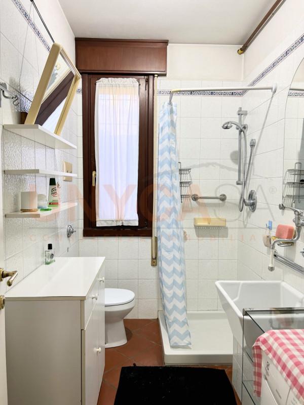 TEOLO - fraz. Treponti: proponiamo in vendita un'interessante porzione di bifamiliare. Situata ai...