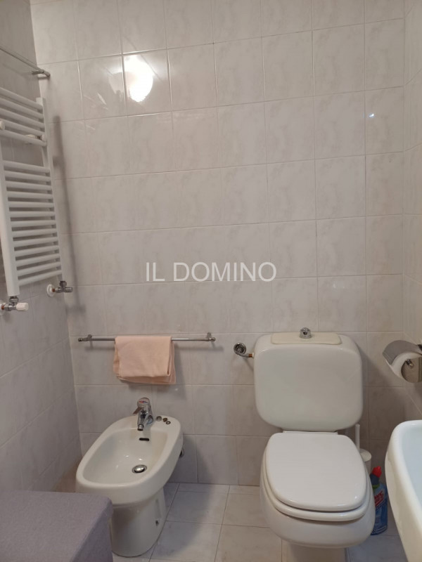 Sacra Famiglia, in centro del quartiere, comodo a tutti i servizi, supermercati, negozi e a breve...