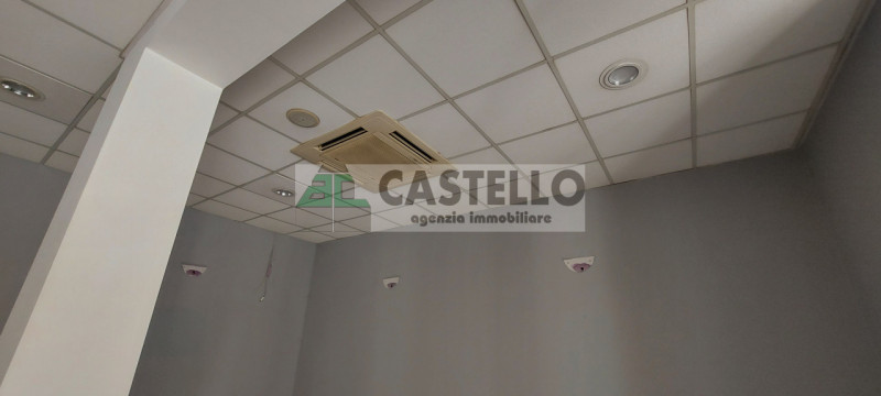 Vigonza Peraga in contesto commerciale direzionale proponiamo negozio di mq.110 circa + 35 mq di ...