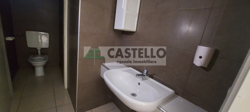 Vigonza Peraga in contesto commerciale direzionale proponiamo negozio di mq.110 circa + 35 mq di ...