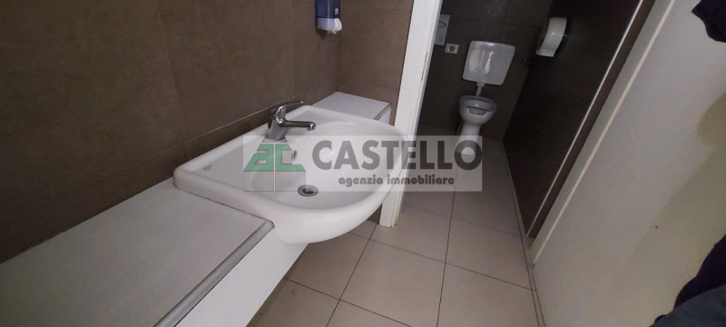 Vigonza Peraga in contesto commerciale direzionale proponiamo negozio di mq.110 circa + 35 mq di ...