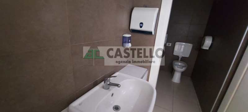 Vigonza Peraga in contesto commerciale direzionale proponiamo negozio di mq.110 circa + 35 mq di ...