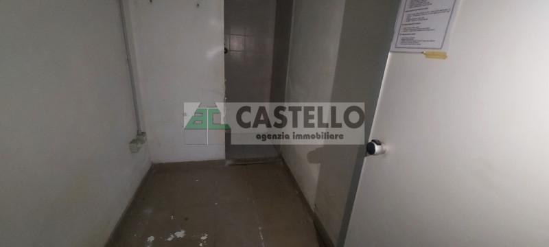 Vigonza Peraga in contesto commerciale direzionale proponiamo negozio di mq.110 circa + 35 mq di ...